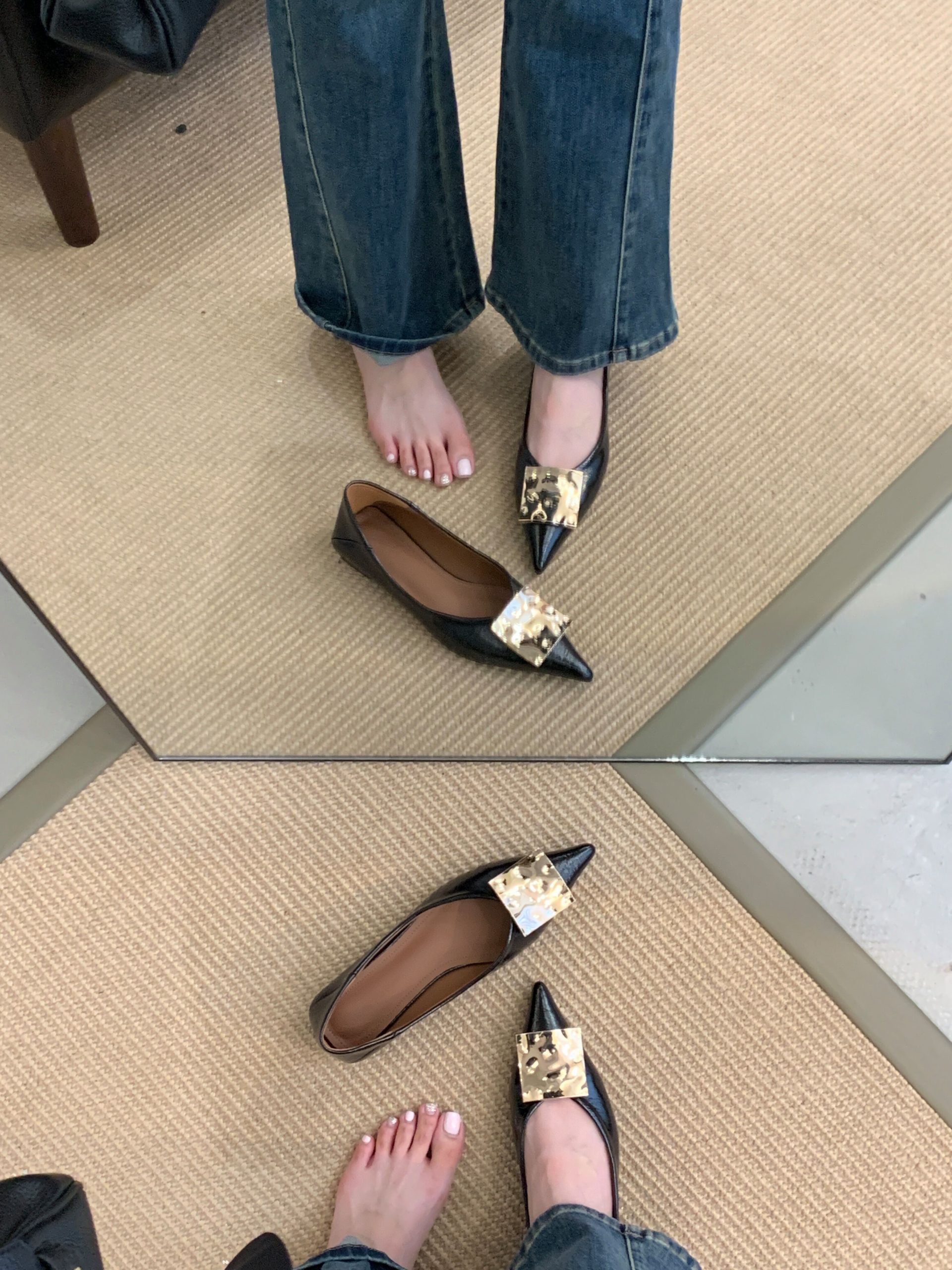 2025 New Autumn Pointed Toe Flat French Shallow Mouth Commuter Versatile Buckle Elegant Temperament Women's Shoes - Image 2