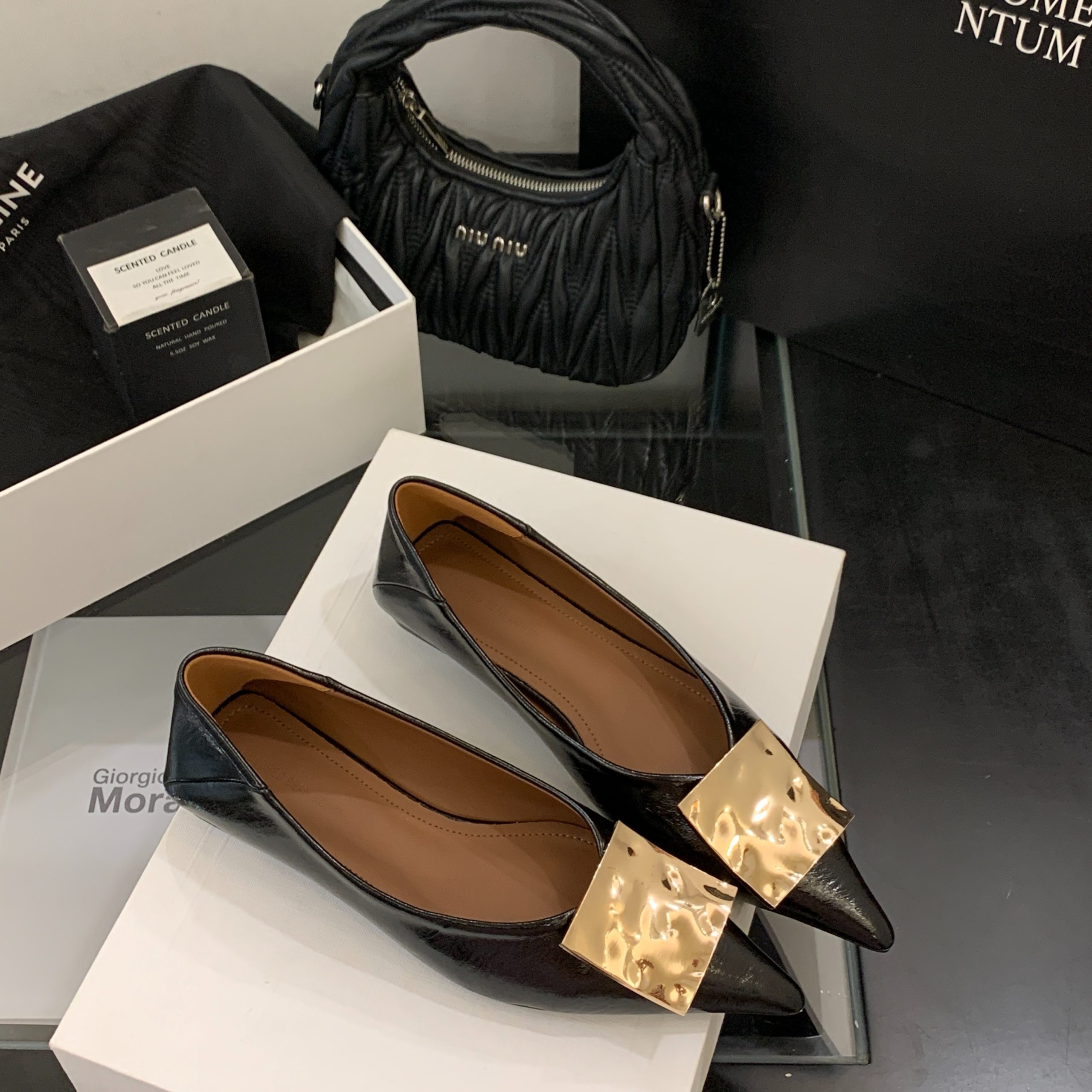 2025 New Autumn Pointed Toe Flat French Shallow Mouth Commuter Versatile Buckle Elegant Temperament Women's Shoes - Image 5