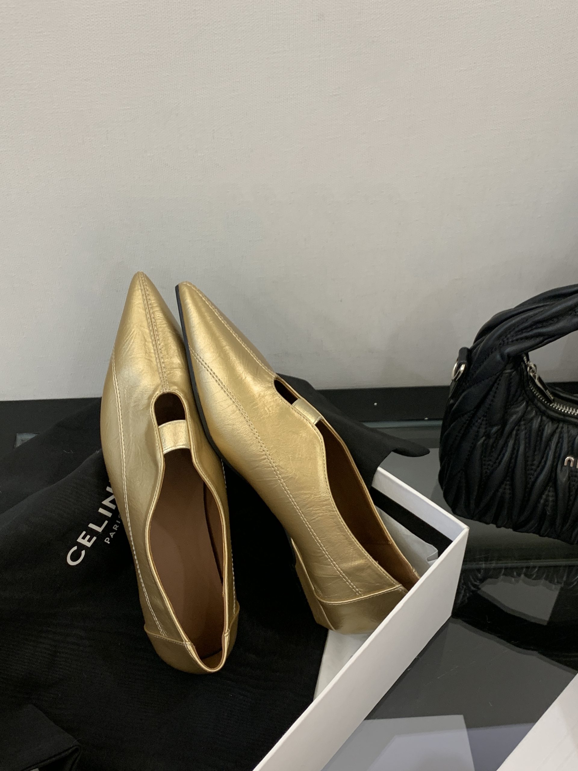 2025 New Women's Fashion European and American Style Pointed Toe Flat Low Top Shallow Mouth Commuter Versatile Single Shoes