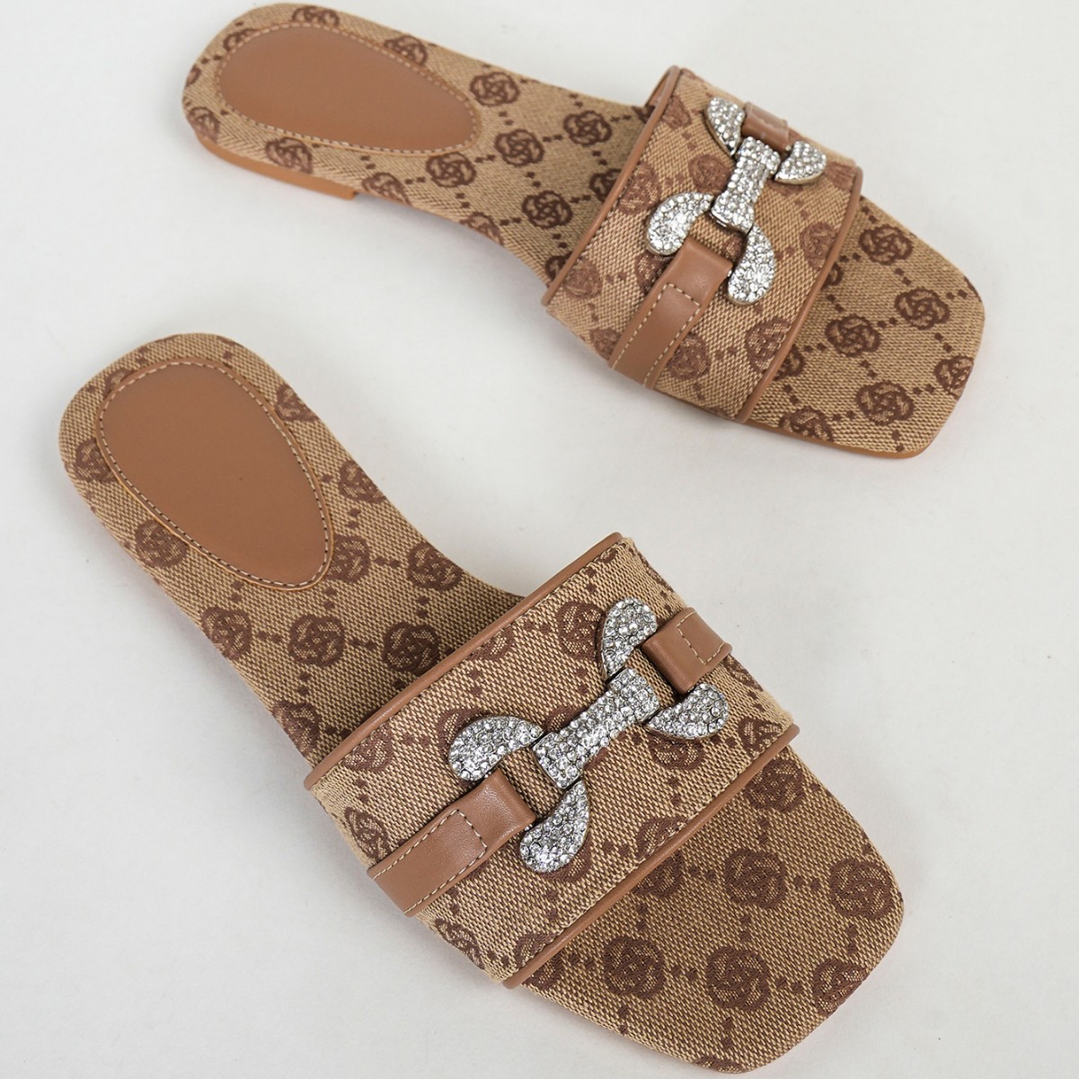 2025 Summer New Rhinestone Buckle Fashion Canvas Square Toe Flat Slippers Women's Large Size Sandals