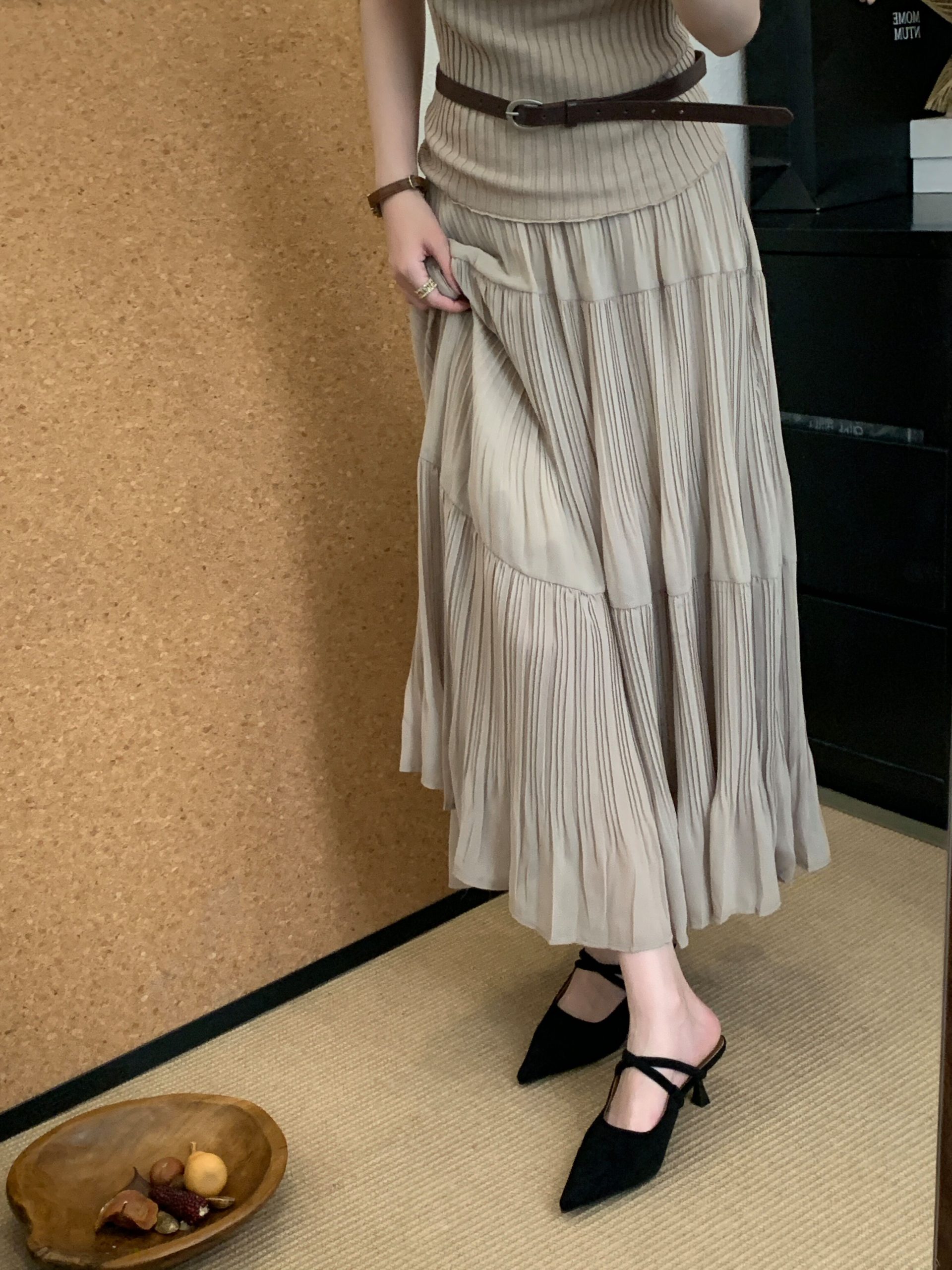 2025 New Autumn Thin Heel Pointed Toe One-Strap Shallow Mouth Buckle Covered Heel Fashion Versatile Slipper Women - Image 4