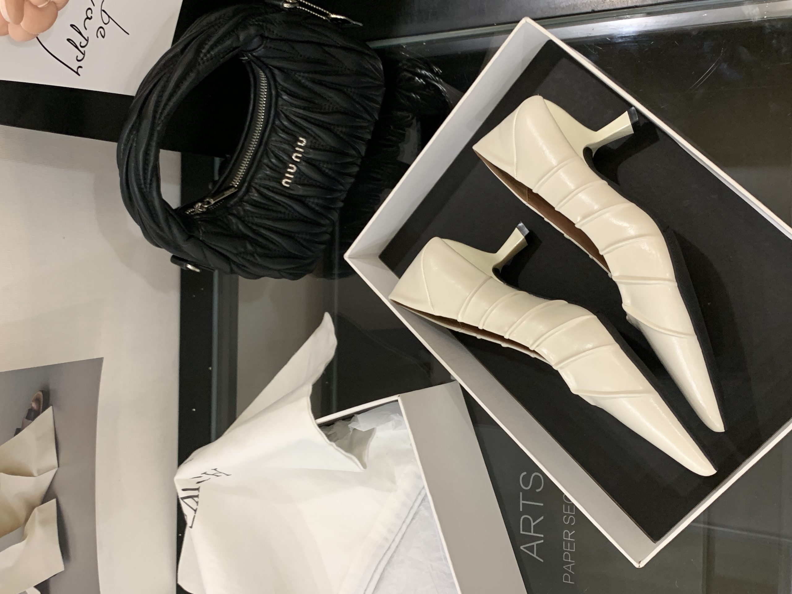 2025 New Autumn Pointed Toe Pleated Minimalist Design Elegant Low Heel Shoes for Women Fashion Temperament Shallow Mouth Shoes - Image 2
