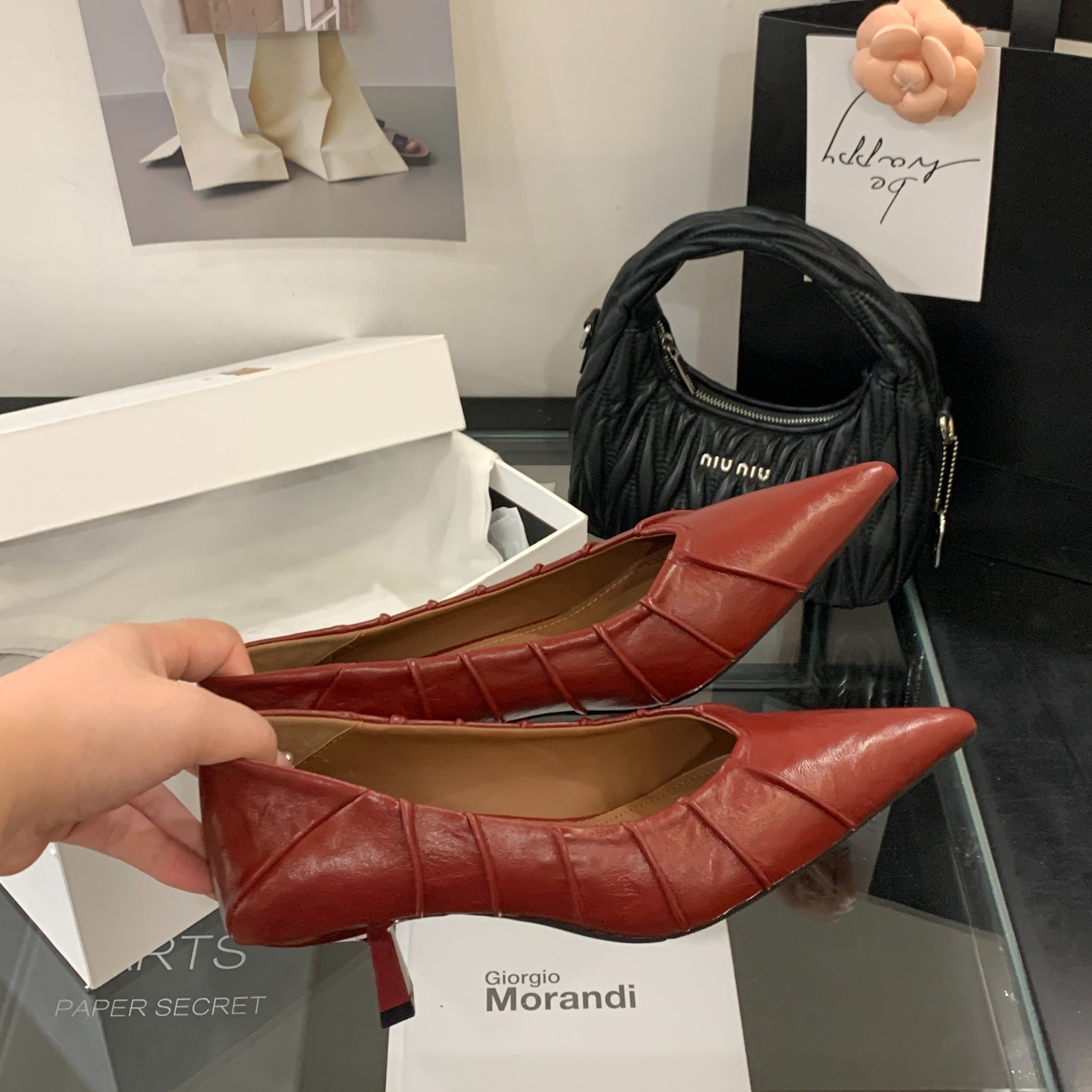 2025 New Autumn Pointed Toe Pleated Minimalist Design Elegant Low Heel Shoes for Women Fashion Temperament Shallow Mouth Shoes - Image 5